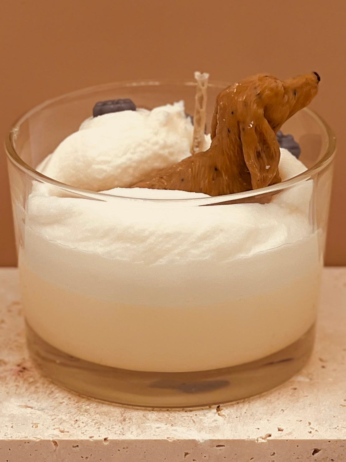 Świeca sojowa o zapachu psich łapek - Jamnik