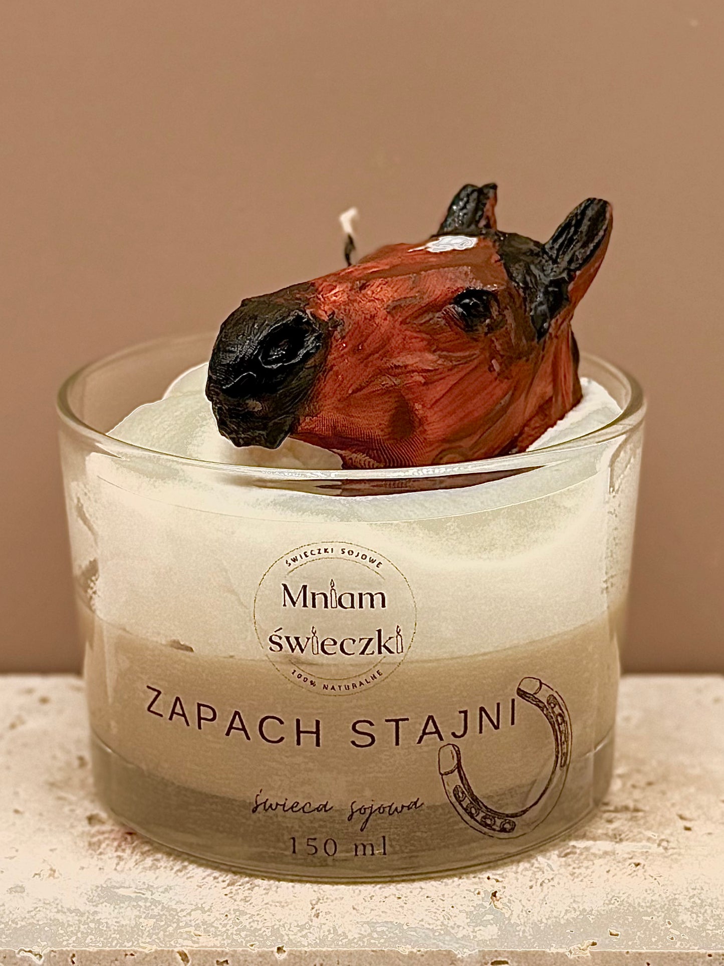 Świeca sojowa o zapachu Stajni (Lucas)
