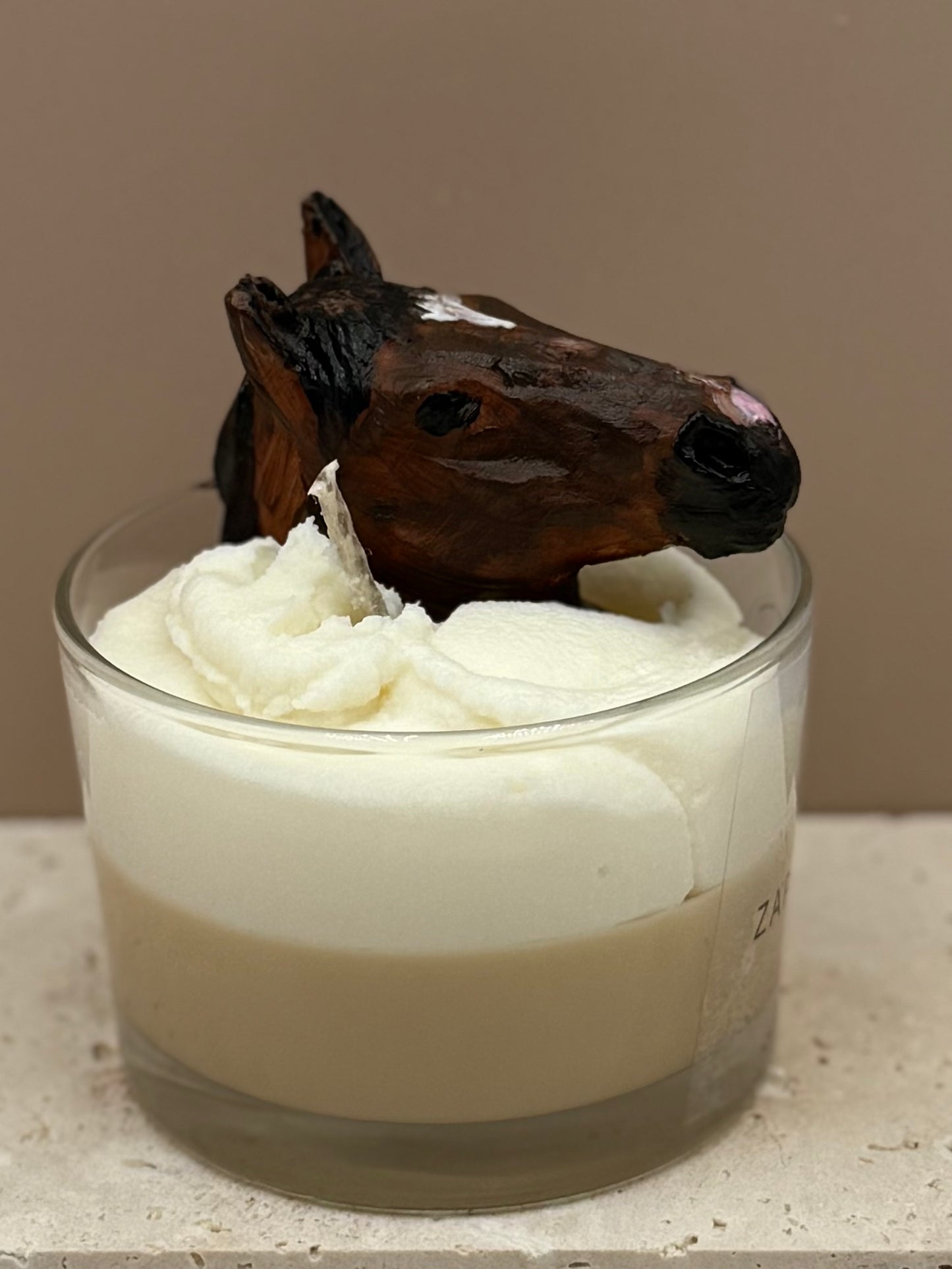 Świeca sojowa o zapachu Stajni (Pina Colada)