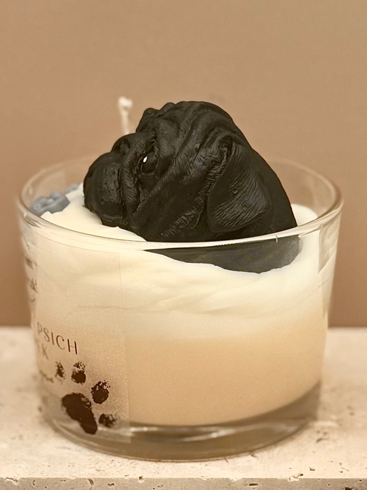 Świeca sojowa o zapachu psich łapek - Mops